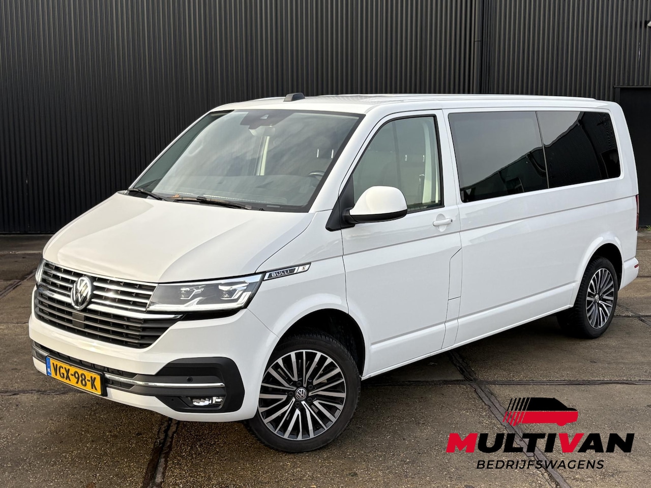 Volkswagen Transporter - 2.0 TDI L2H1 BULLI DC | Digital Cockpit | LED | STOELVERWARMING | ADAPTIVE CRUISE - AutoWereld.nl