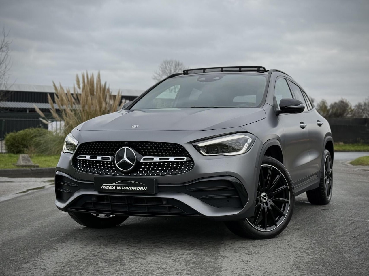 Mercedes-Benz GLA-Klasse - 250 e AMG Panoramakdak|Keyless|360°camera|Head-up|Night pakket|Multibeam|Sfeerverlichting - AutoWereld.nl