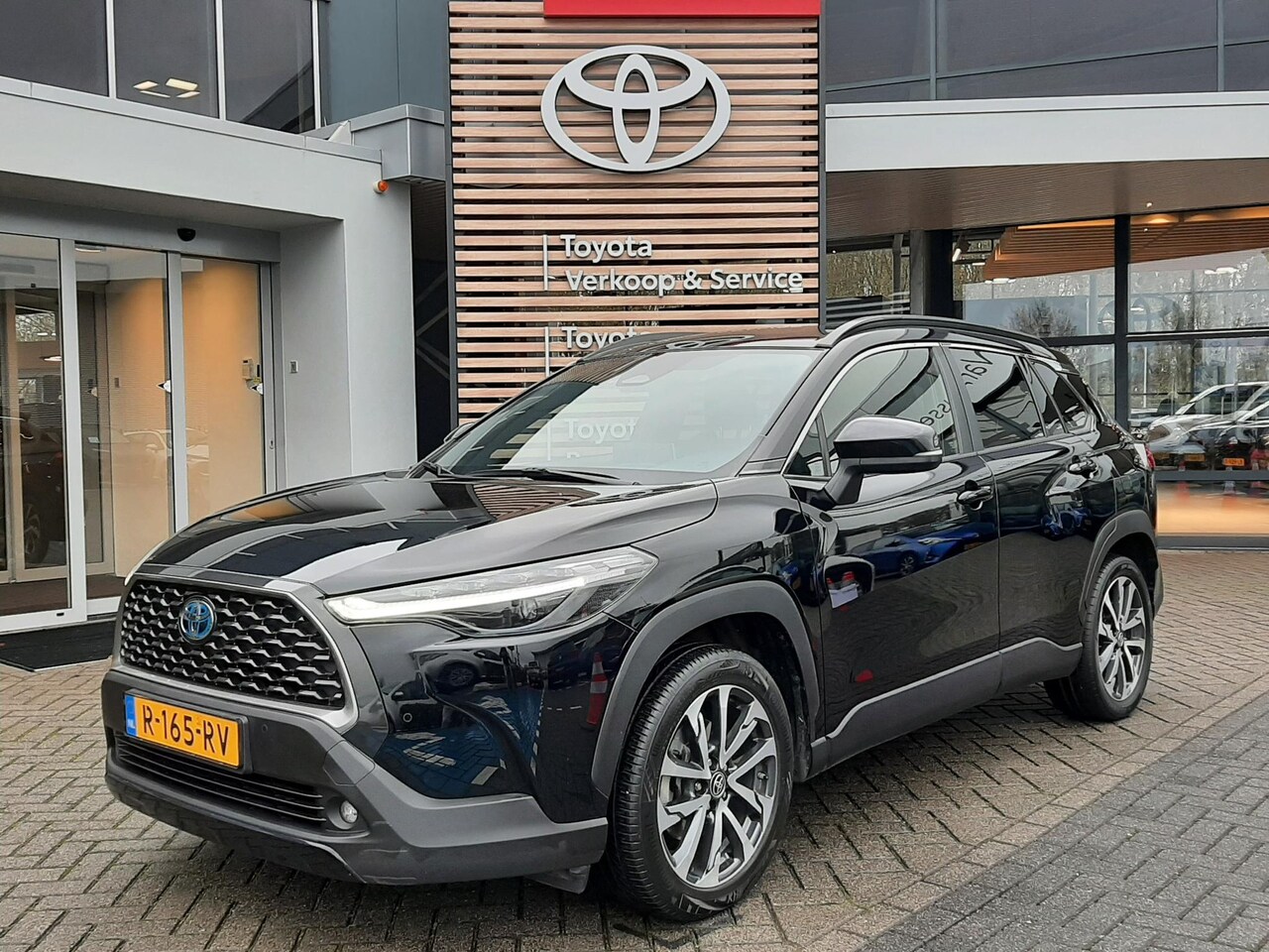 Toyota Corolla Cross - 2.0 High Power Hybrid First Edition STOELVERW APPLE/ANDROID ELEK-ACHTERKLEP PARK-SENSOREN - AutoWereld.nl