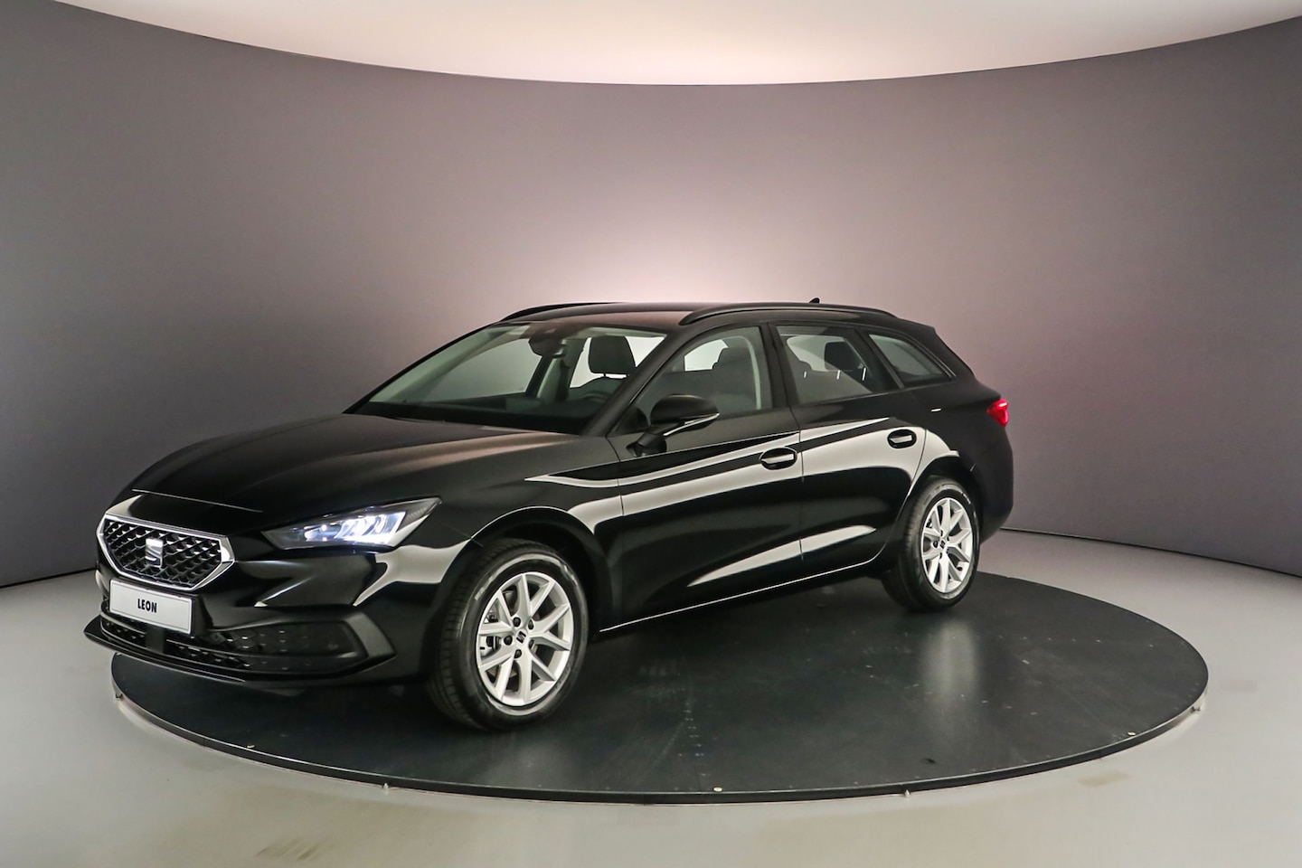 SEAT Leon Sportstourer - 1.5 TSI 116pk Style €519,- private lease - AutoWereld.nl