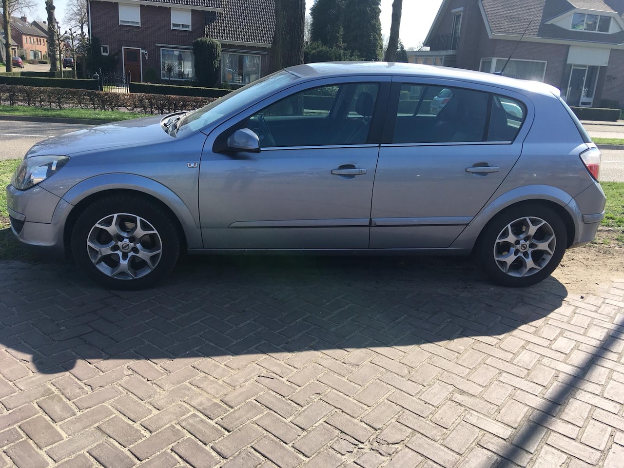 Opel Astra - 1.7 CDTi Cosmo Auto Slaat soms af, bellen voor afspraak!! - AutoWereld.nl
