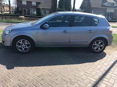 Opel Astra - 1.7 CDTi Cosmo Auto Slaat soms af, bellen voor afspraak!!