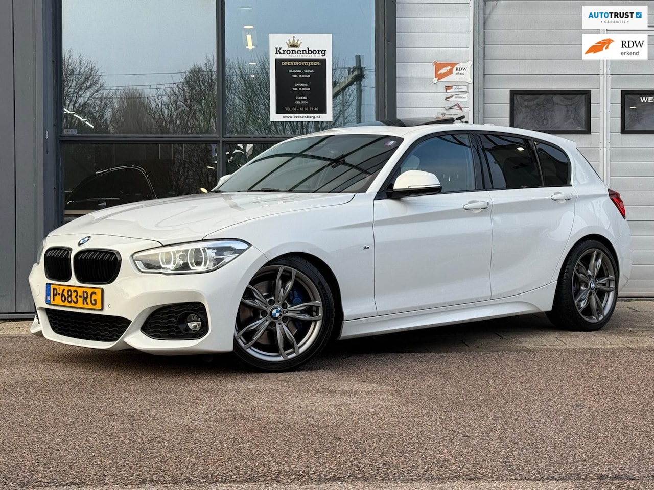 BMW 1-serie - 120i Centennial High Executive 120i Centennial High Executive, PANO, DIGITALDASH - AutoWereld.nl