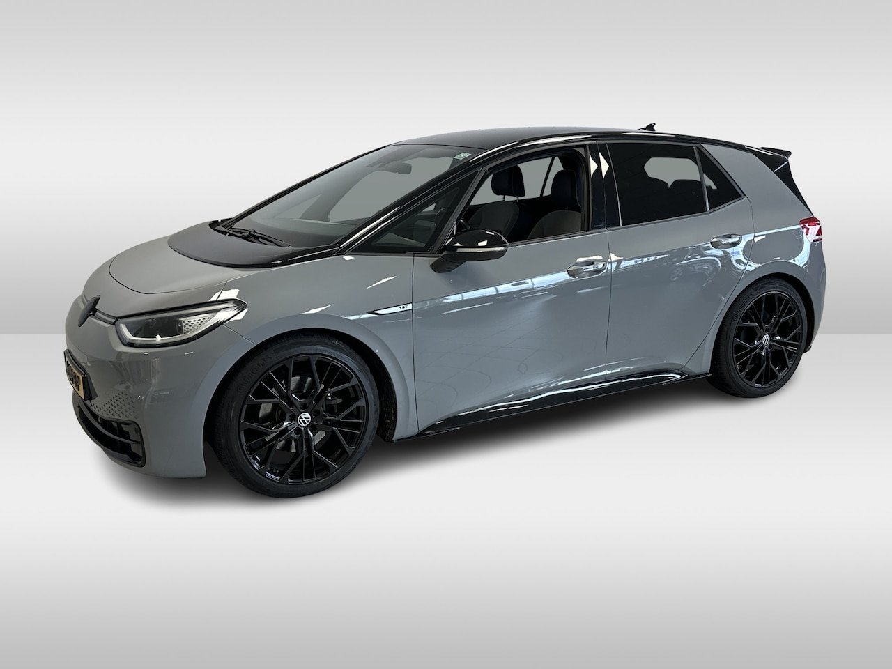 Volkswagen ID.3 - First Plus 58 kWh / Camera / Keyless / Matrix LED / Interieurvoorverwarming / 19'' / DAB / - AutoWereld.nl