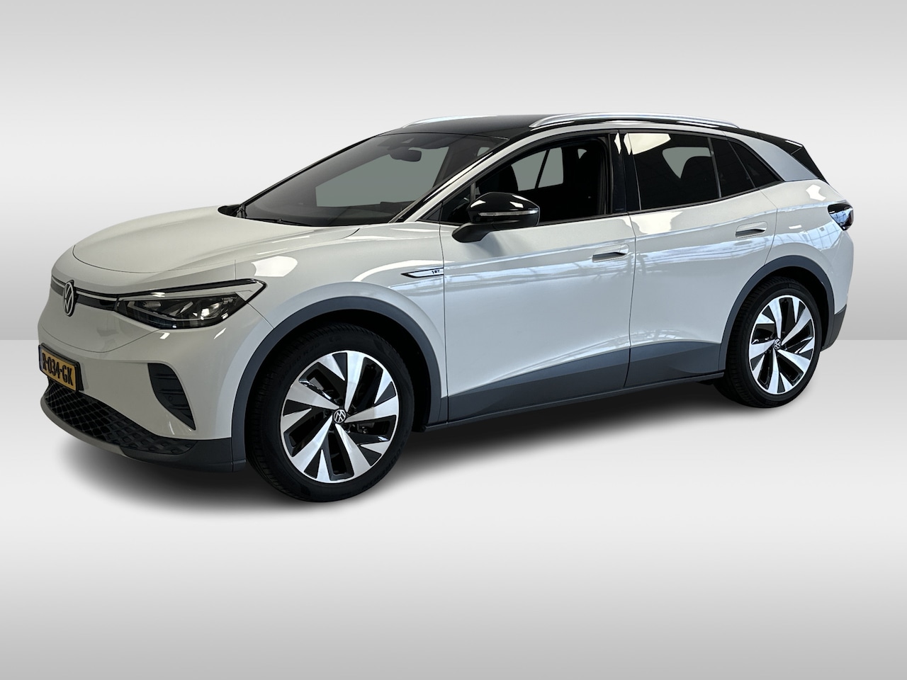 Volkswagen ID.4 - First 77 kWh / Trekhaak / Camera / Apple CarPlay / DAB / 20'' / LED / Alcantara / Stoelver - AutoWereld.nl