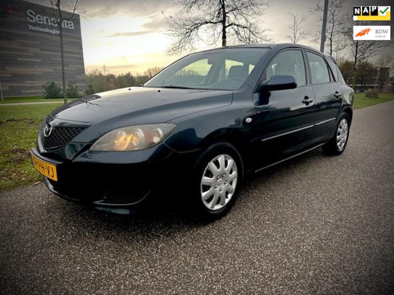 Mazda 3 Sport - 1.4 Exclusive 1.4 Exclusive, AIRCO, TREKHAAK, NAP, APK - AutoWereld.nl