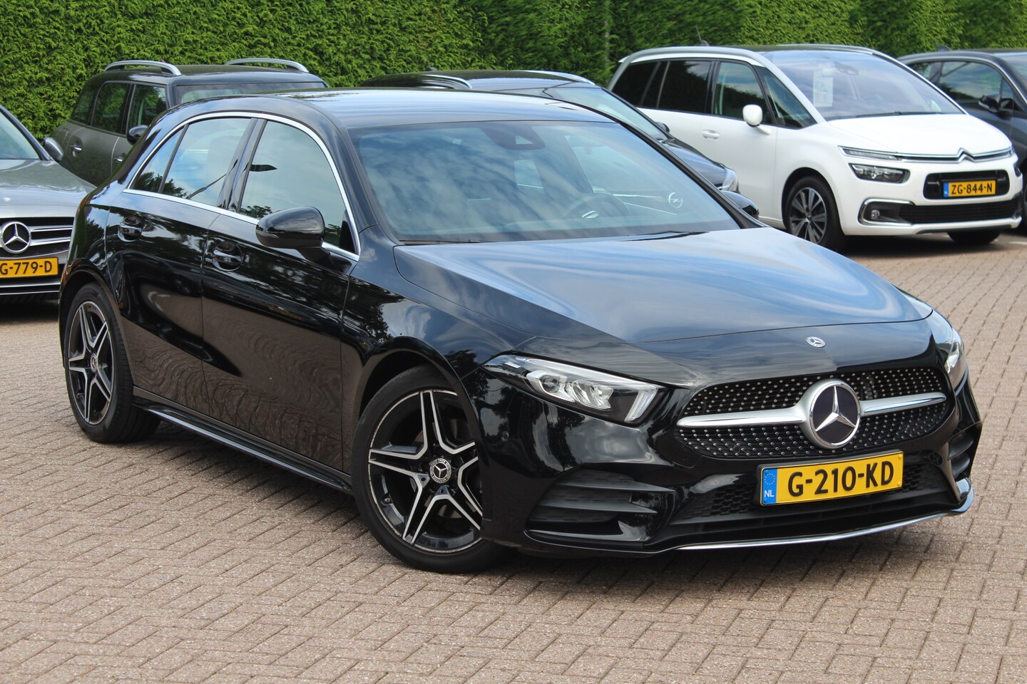 Mercedes-Benz A-klasse - 180 Business Solution AMG / Camera / Navigatie / 18'' / Dodehoek / Stoelverwarming / Cruis - AutoWereld.nl