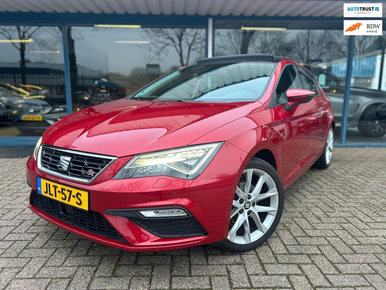 SEAT Leon - 1.4 EcoTSI FR|Pano|Alcantara|Camera|'18inch - AutoWereld.nl