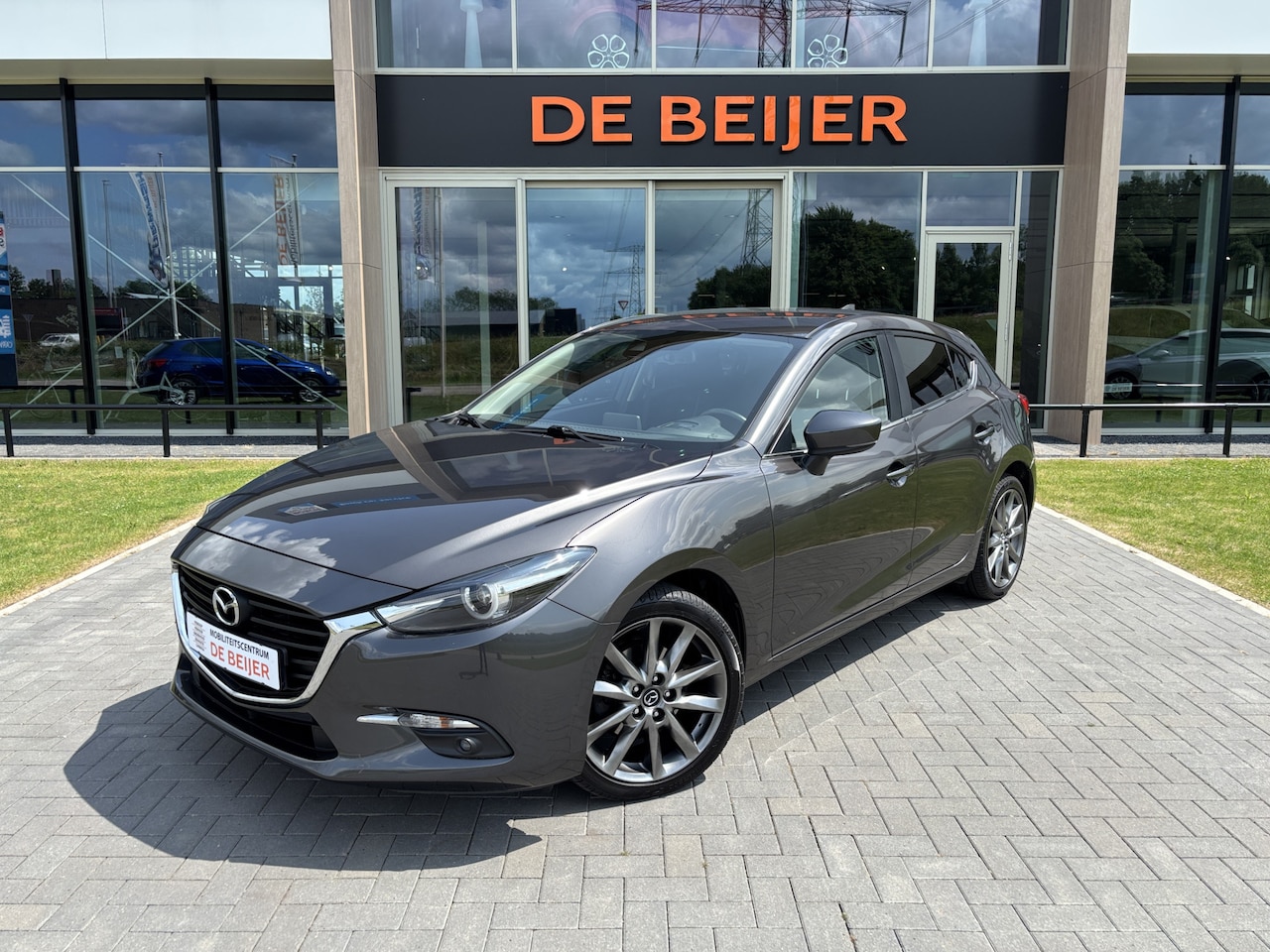 Mazda 3 - 2.0 SkyActiv-G 120pk Navi I Cruise I Camera - AutoWereld.nl