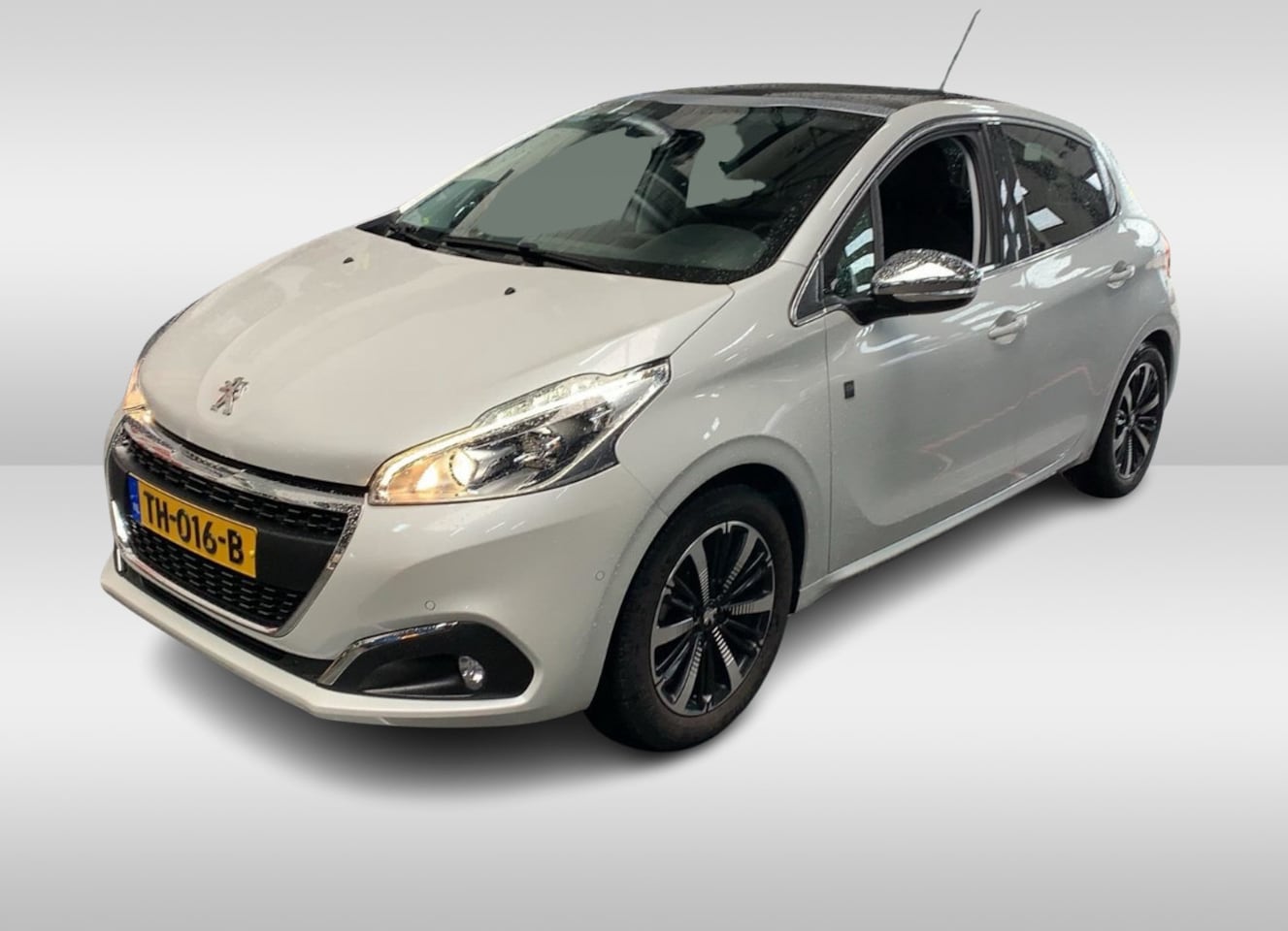 Peugeot 208 - 1.2 PureTech Tech Edition / Nieuwe distr.riem! / Full option! / Trekhaak / Panoramadak / C - AutoWereld.nl