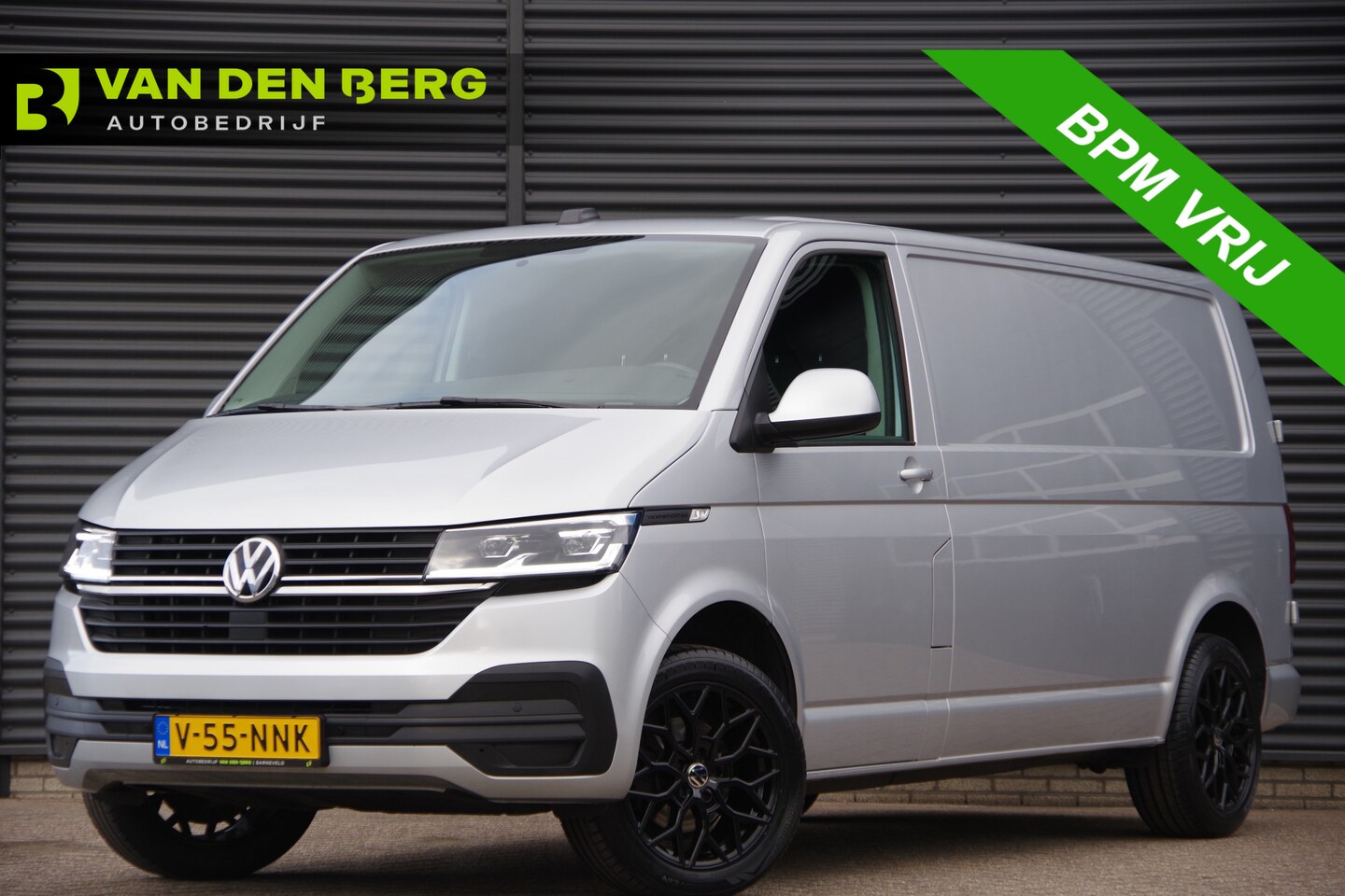 Volkswagen Transporter - 2.0 TDI L2 3-ZITS, AUT. LED, CAMERA, CRUISE, CARPLAY, BUMPERS IN KLEUR - AutoWereld.nl