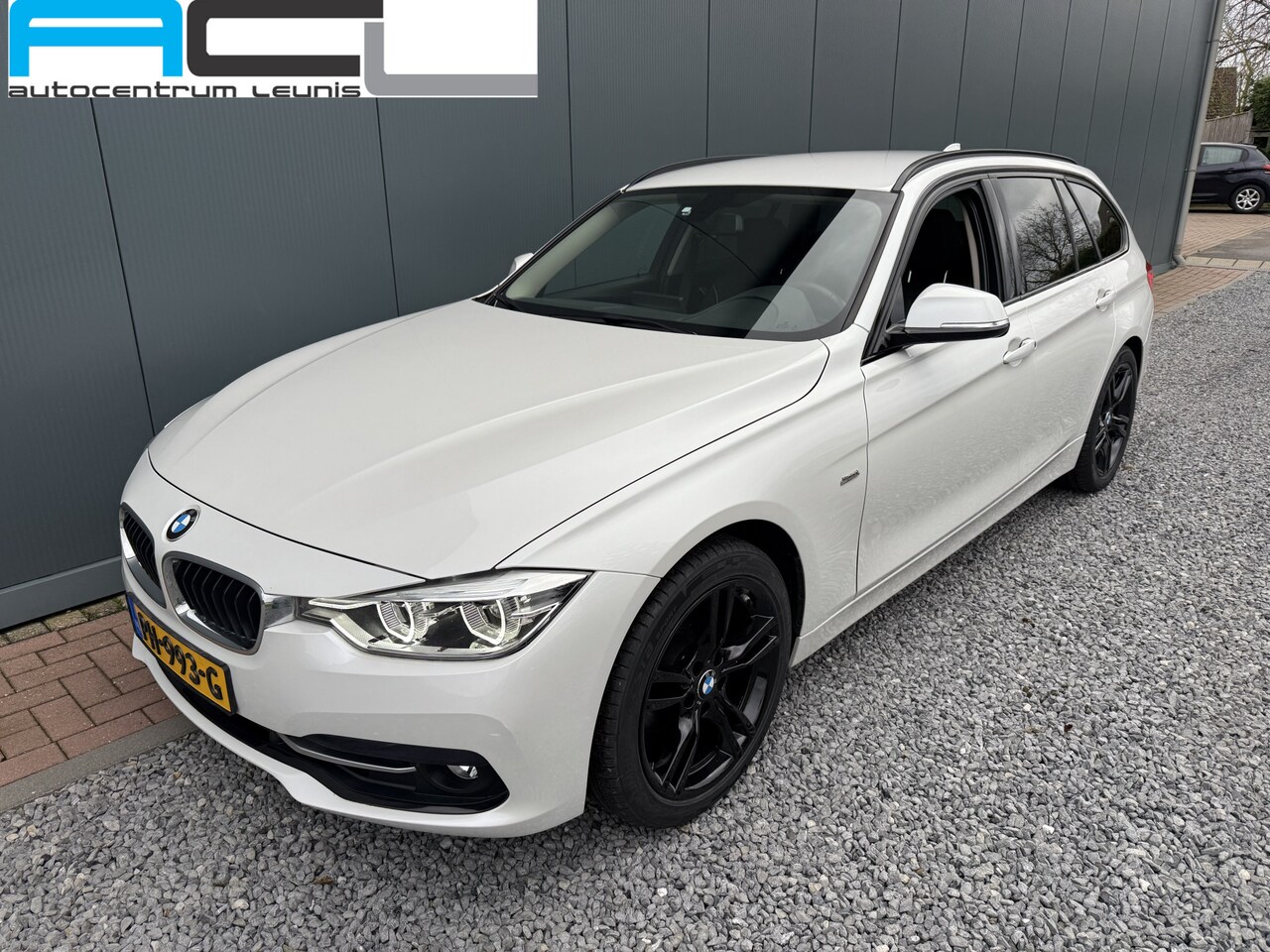BMW 3-serie Touring - 318i Automaat High Executive Sportline - AutoWereld.nl