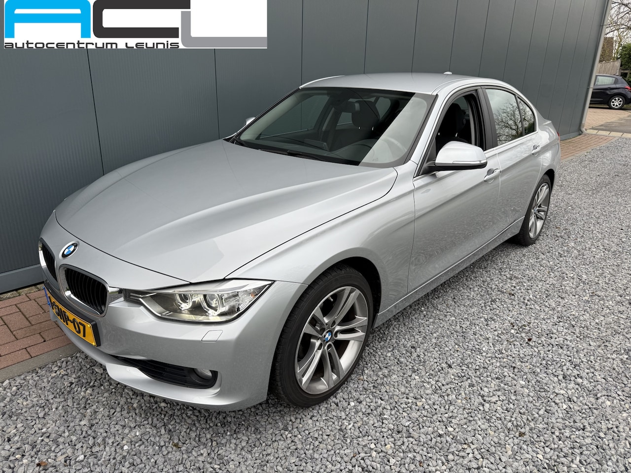 BMW 3-serie - 320i 184pk Executive Sportline Sedan - AutoWereld.nl
