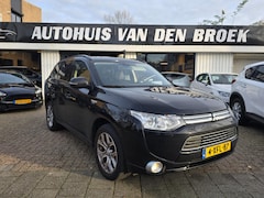 Mitsubishi Outlander - 2.0 PHEV Executive Edition automaat/navi/clima/cruise control/trekhaak/lm velgen/achter ca