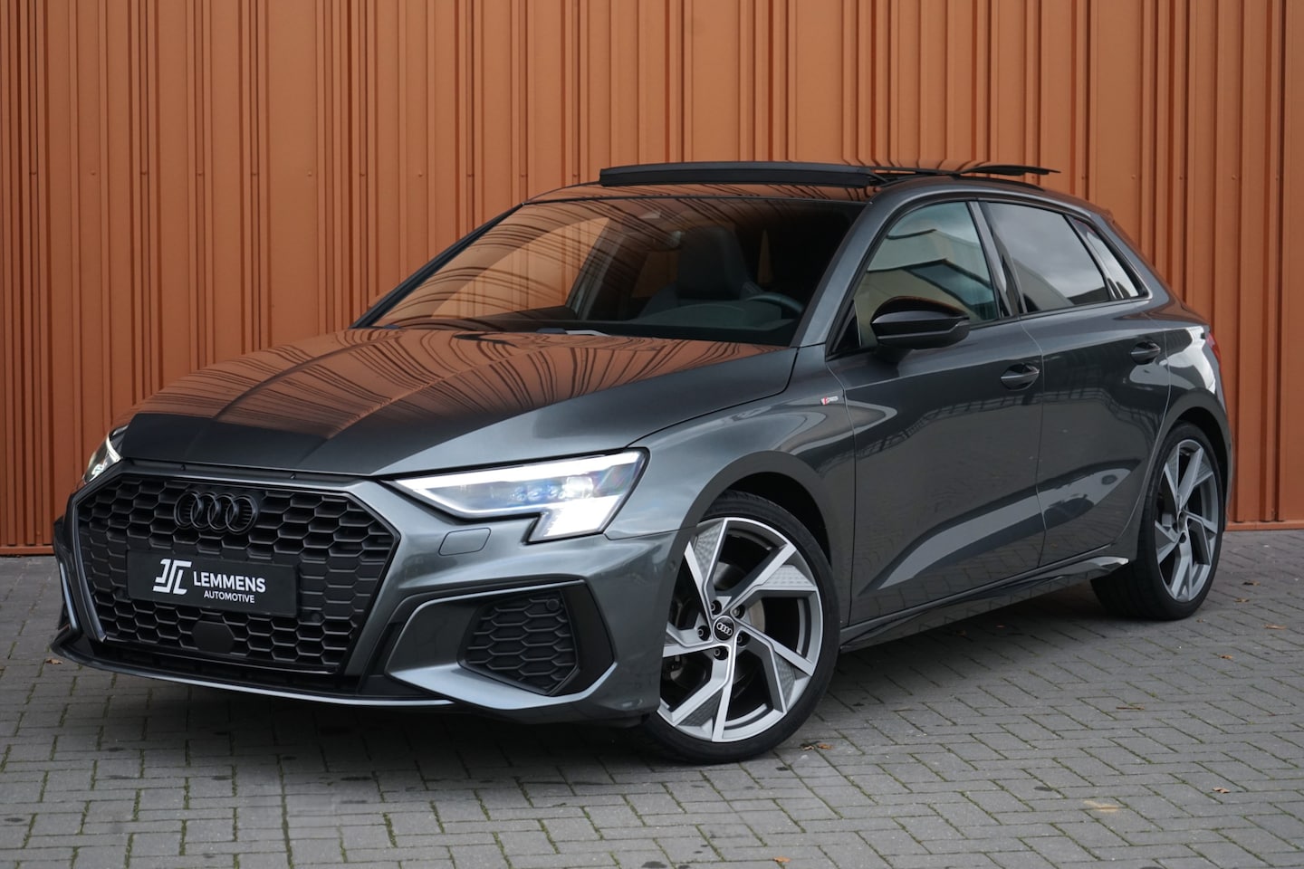 Audi A3 Sportback - 35 TFSI S edition Panodak Matrix Carplay S-stoelen 19" - AutoWereld.nl