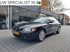 Volvo S60 - 2.4 Dealer onderhouden 18 jaar dezelfde eigenaar trekhaak 16 inch lichtmetalen velgen Clim