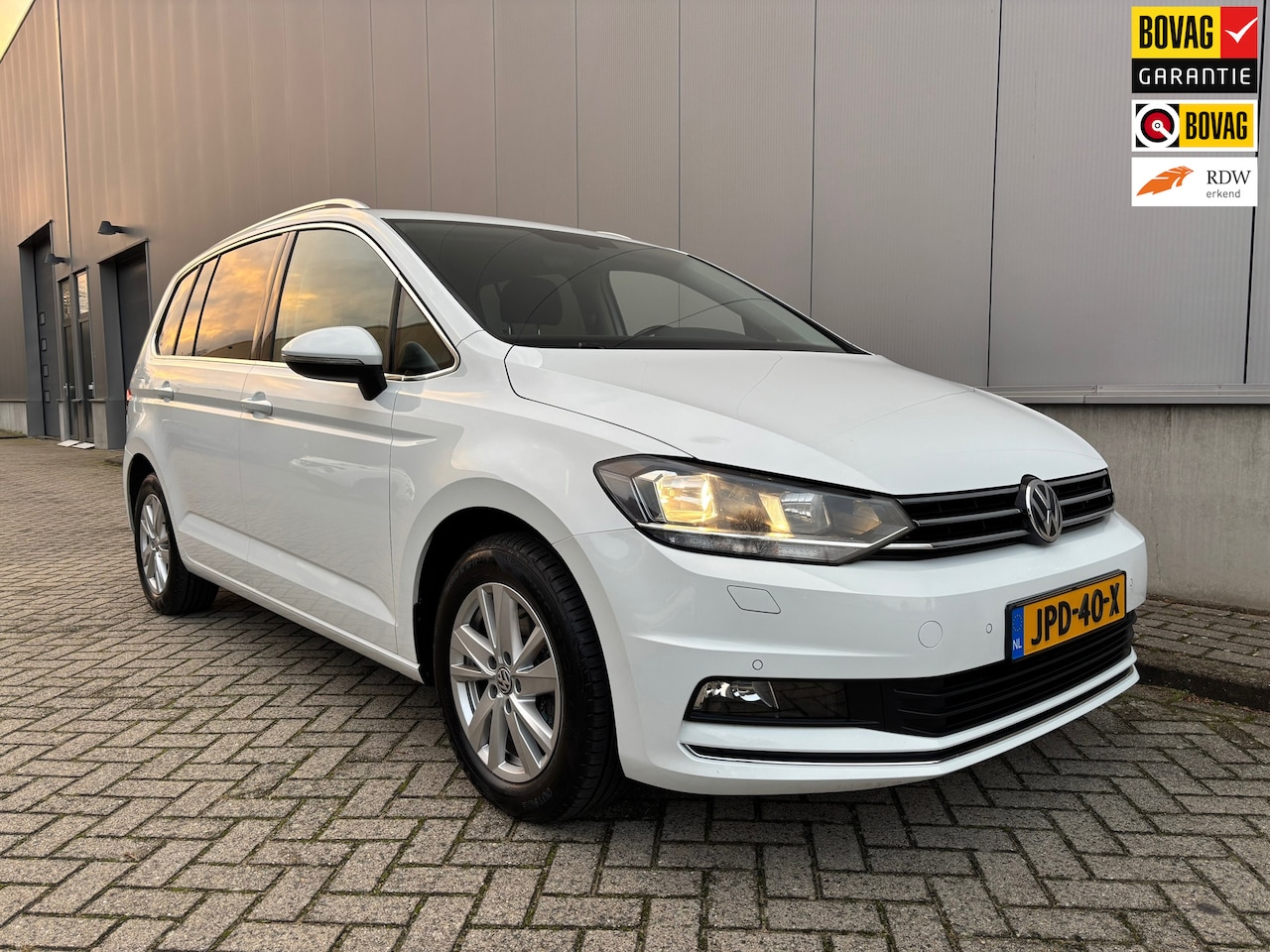 Volkswagen Touran - 1.5 TSI Highline 7persoons / Camera - AutoWereld.nl