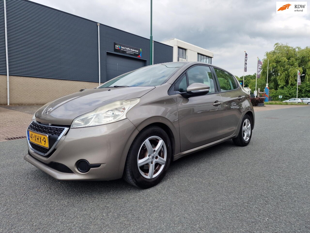 Peugeot 208 - 1.4 VTi Active AIRCO CRUISE 2 X SLEUTELS - AutoWereld.nl