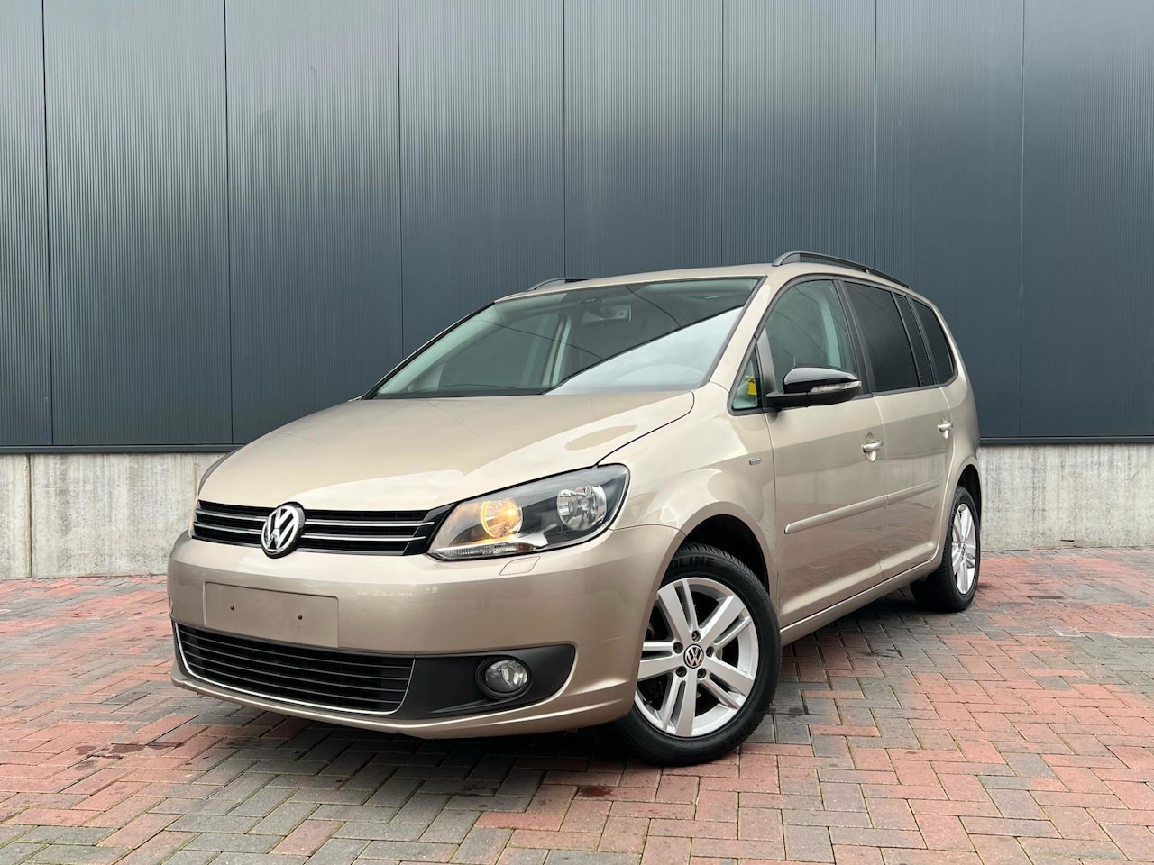 Volkswagen Touran - 1.2 TSI Highline BlueMotion * Navi * Cruise * Pano * Climate * - AutoWereld.nl