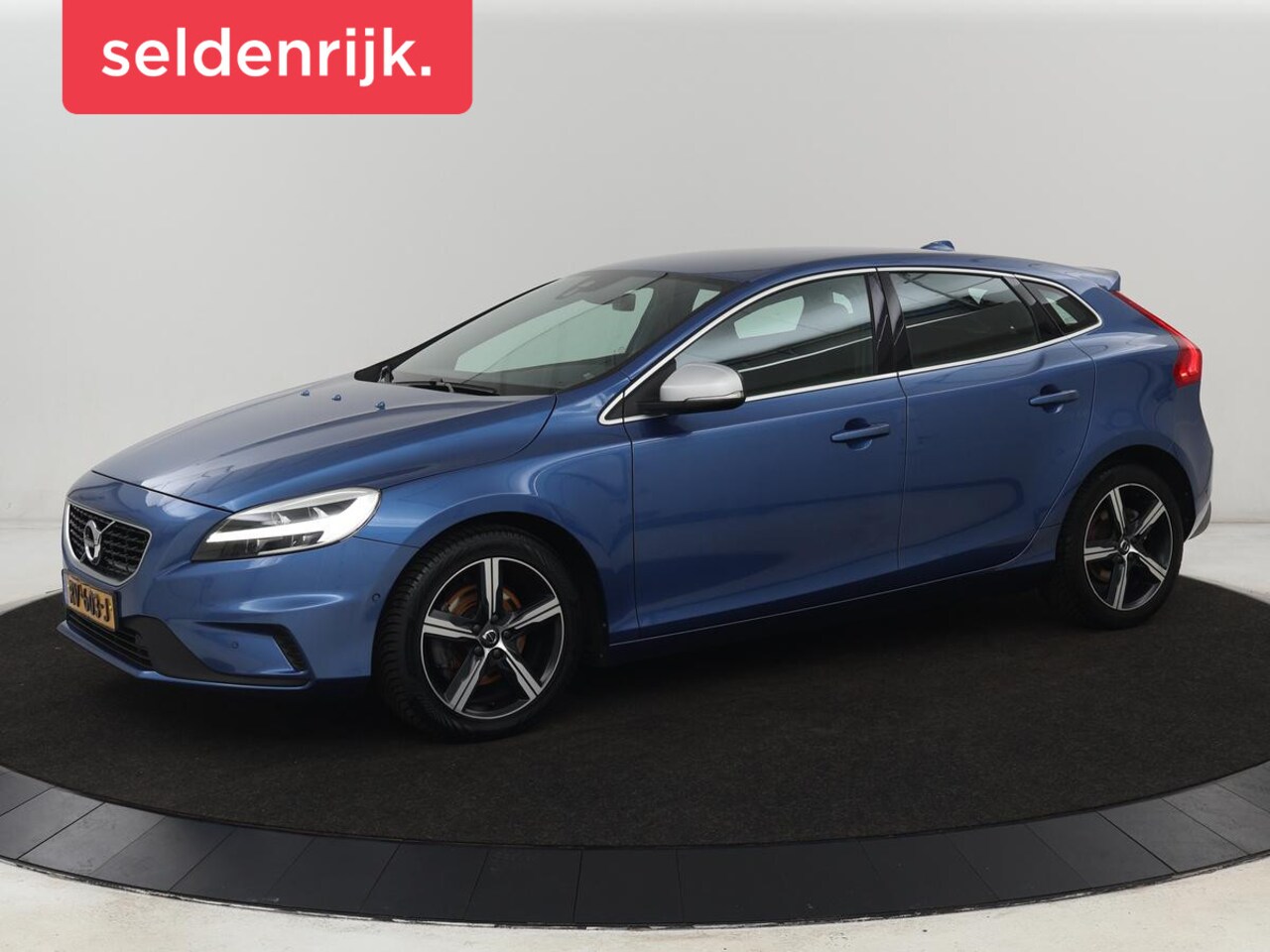 Volvo V40 - 2.0 T4 Sport | Stoelverwarming | Camera | Leder/Alcantara | Park Assist | Full LED | Navig - AutoWereld.nl