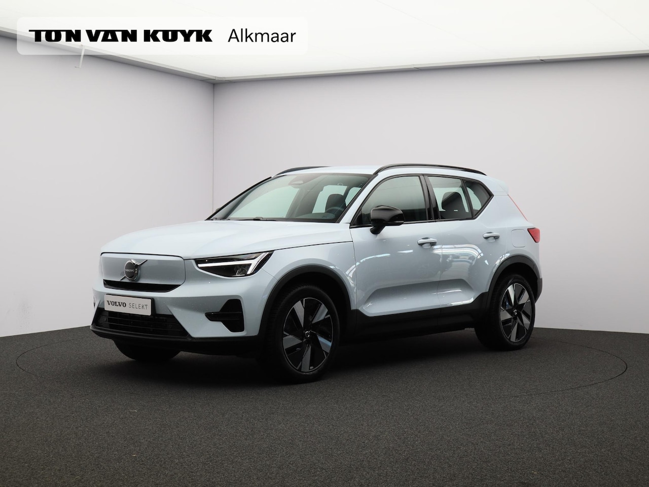 Volvo EX40 - Single Motor Extended Range Plus 82 kWh / Trekhaak / Stoel+stuurwielverwarming - AutoWereld.nl