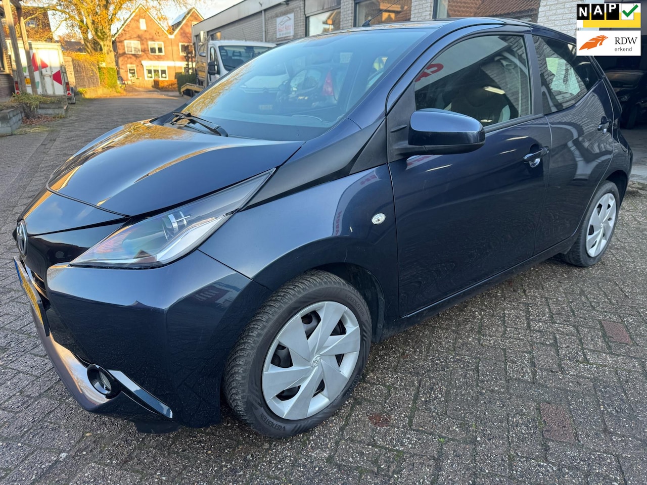 Toyota Aygo - 1.0 VVT-i x-play AIRCO LED ORG 128525 KM NAP O.H BOEKJES NW BANDEN VOOR NW APK. - AutoWereld.nl