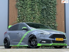 Ford Focus - 2.0 ST WOLF TUNE|RECARO|LEDER|CARPLAY