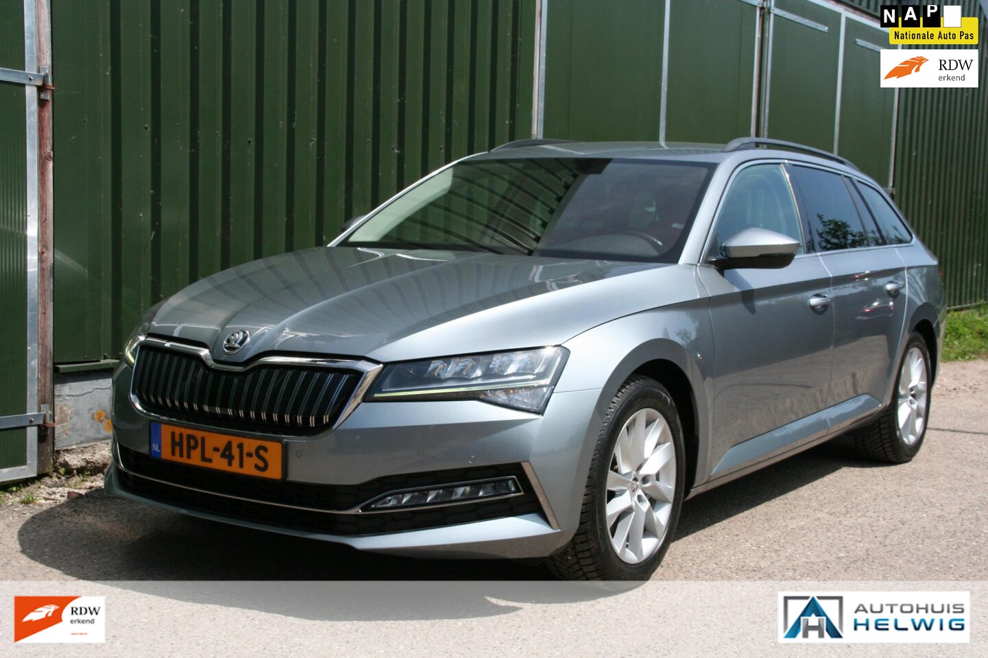 Skoda Superb Combi - 1.4 TSI iV Business Edition Plus 1.4 TSI iV Business Edition Plus, LEER, NAVIGATIE, TREKHAAK, WINTERPAKKET - AutoWereld.nl