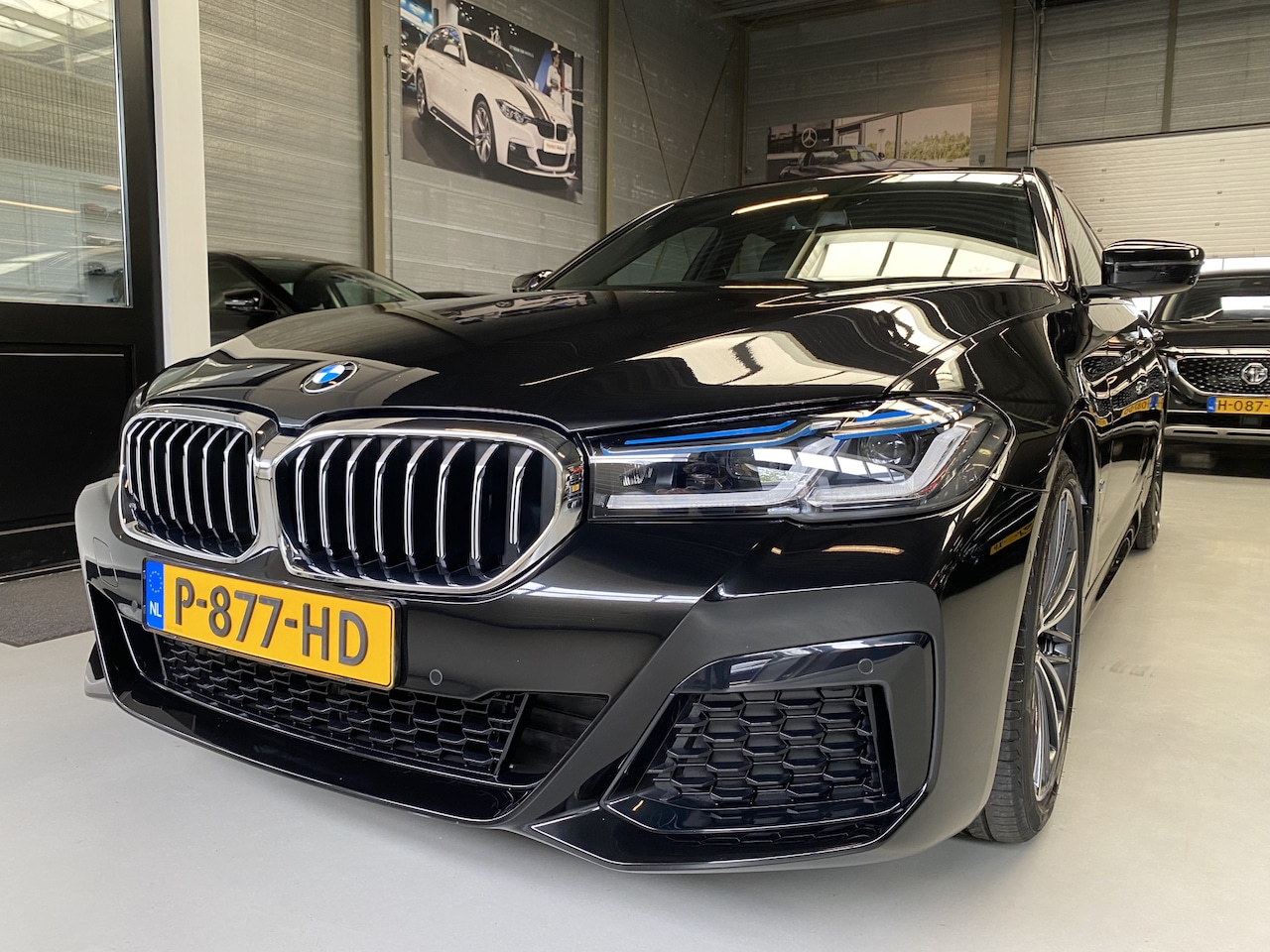 BMW 5-serie - 520i Edition Plus M pakket, Schuifdak, 19inch Sfeerverlichting - AutoWereld.nl