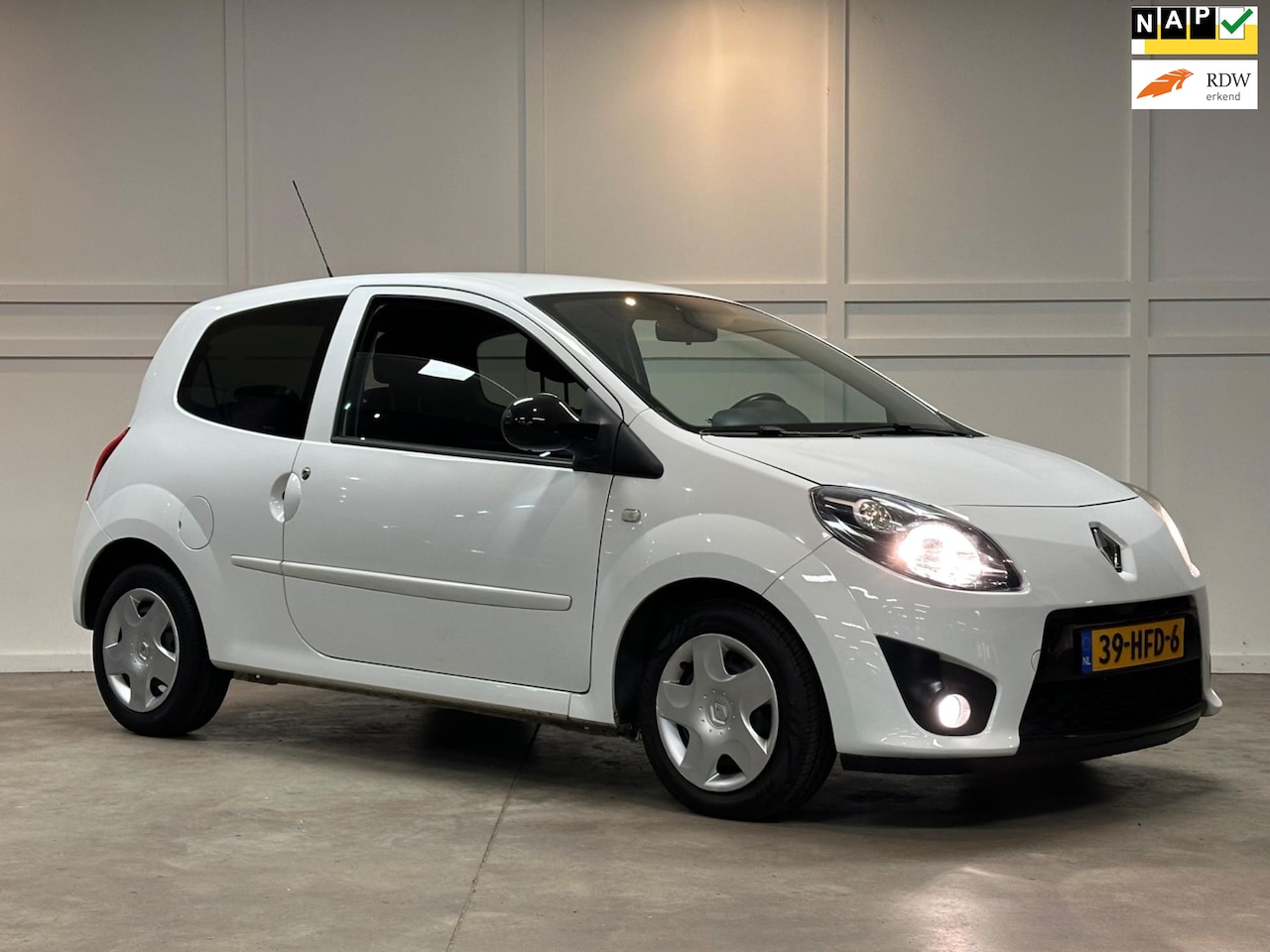 Renault Twingo - 1.2 Night & Day / Airco / Cruise / - AutoWereld.nl