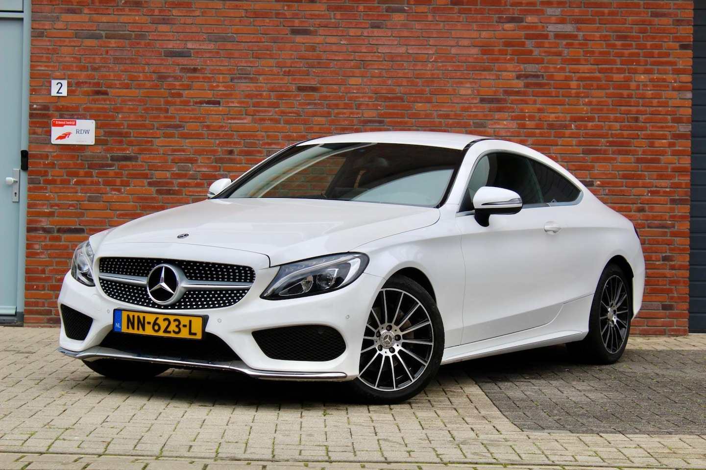 Mercedes-Benz C-klasse Coupé - 180 AMG Edition 1 | Alcantara - AutoWereld.nl