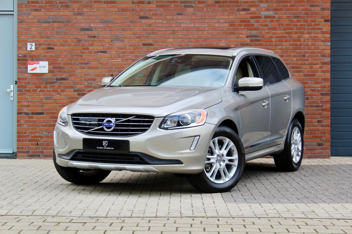 Volvo XC60 - 2.0 T5 | VOL OPTIES ! | PANO ACC HARMAN KEYLESS - AutoWereld.nl