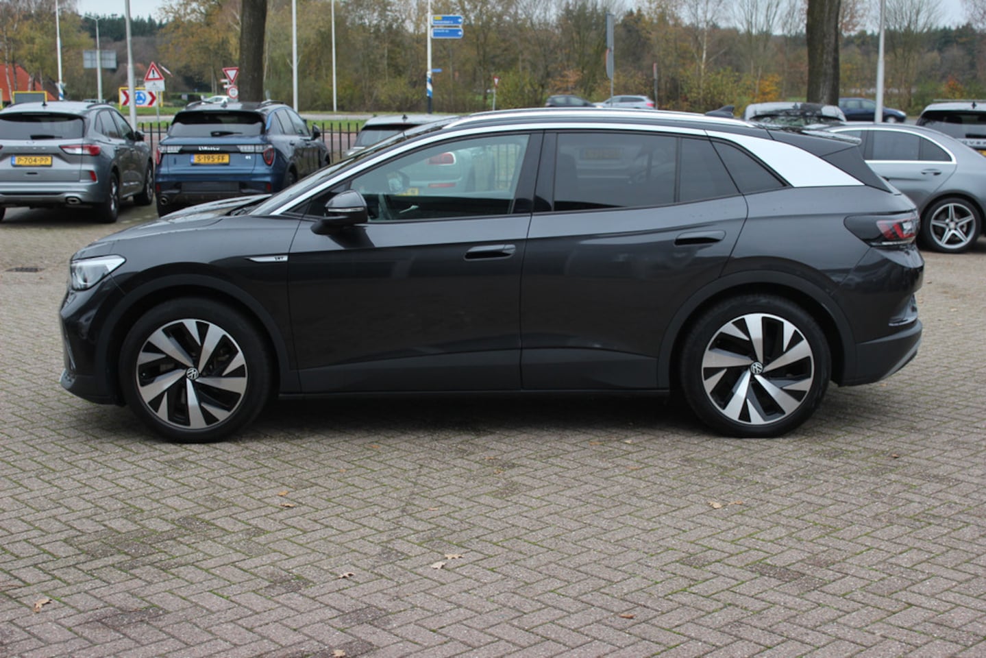 Volkswagen ID.4 - First 77 kWh / Camera / Apple CarPlay / DAB / 20'' / LED / Alcantara / Stoelverwarming / A - AutoWereld.nl