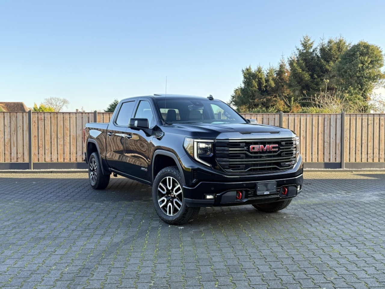 GMC Sierra 1500 - AT4 V8 BLACK LPG PANO LEDER - AutoWereld.nl