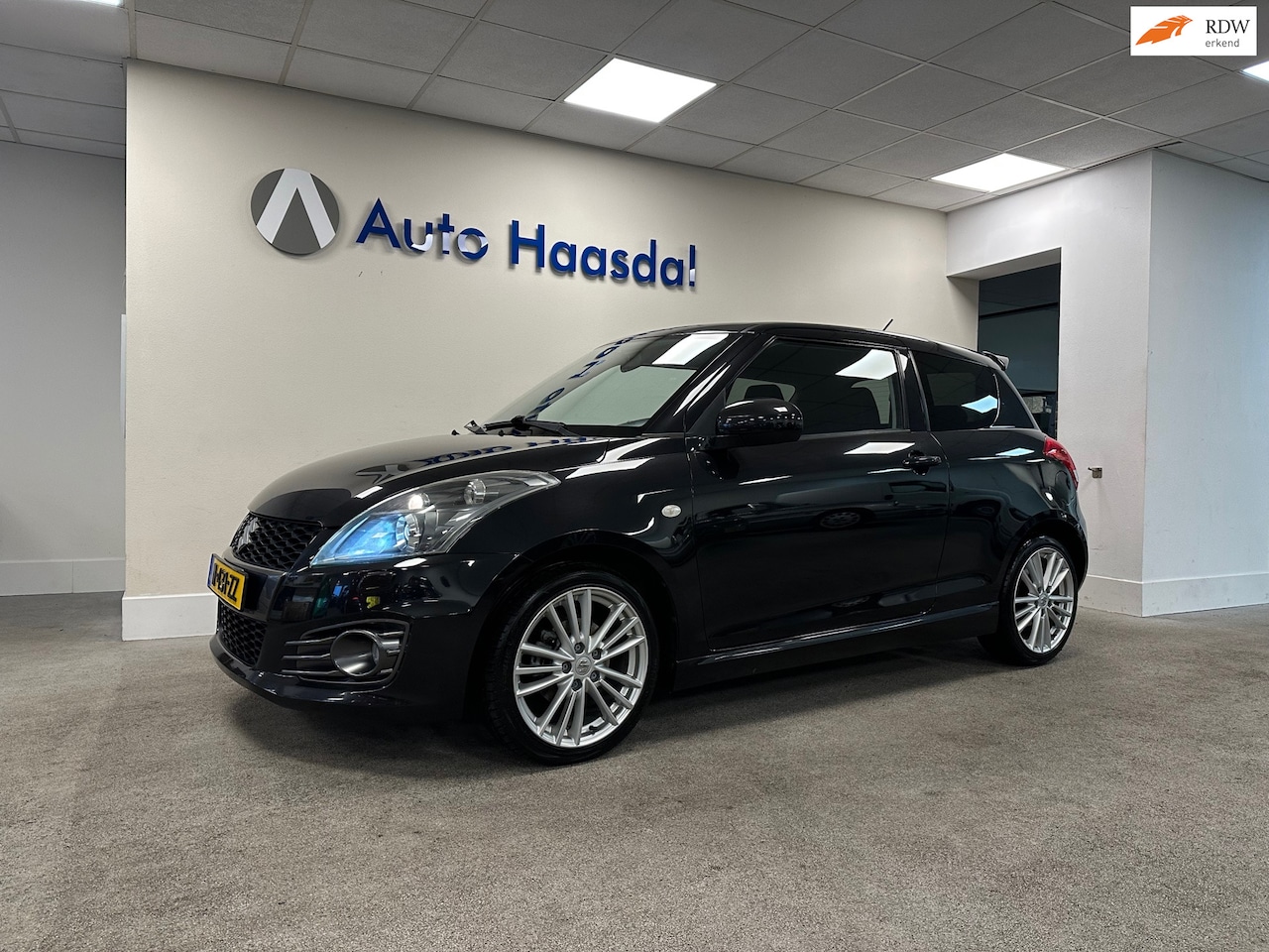 Suzuki Swift - 1.6 Sport|120PK|17"|CRUISE|XENON|STOELVERWARMING - AutoWereld.nl
