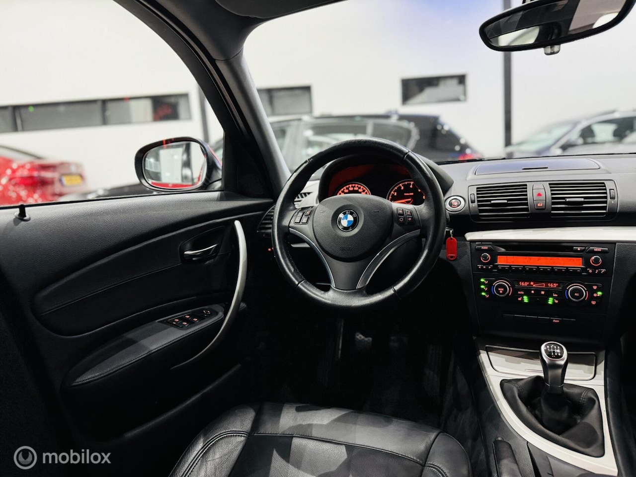 BMW 1-serie - 120i high Executive 170 PK|Leder|Xenon|LM 17|APK - AutoWereld.nl