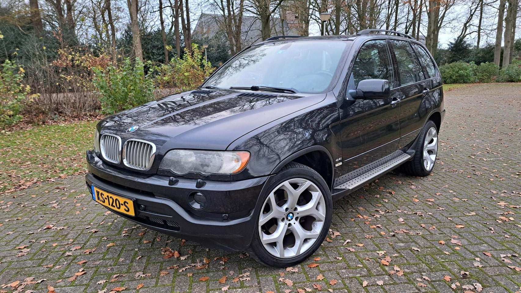 BMW X5 - 4.4i Executive MEMORY CLIMA 20"LMV PDC TV-SCHERMEN - AutoWereld.nl