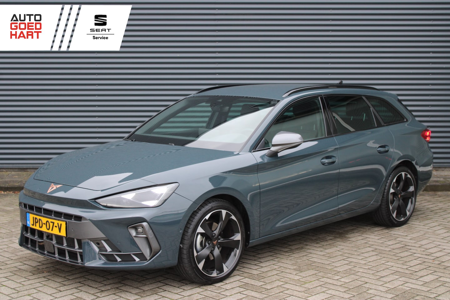 CUPRA Leon Sportstourer - 1.5 eTSI 150PK DSG Facelift Full-LED Elek-Trekhaak Camera Carplay - AutoWereld.nl
