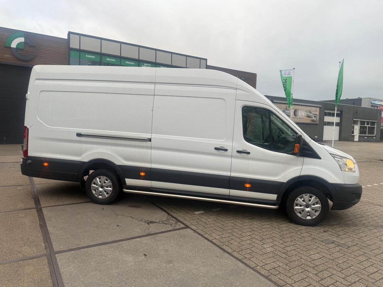 Ford Transit - 350 2.2 TDCI L3H2 Ambiente 350 2.2 TDCI L3H2 Ambiente - AutoWereld.nl
