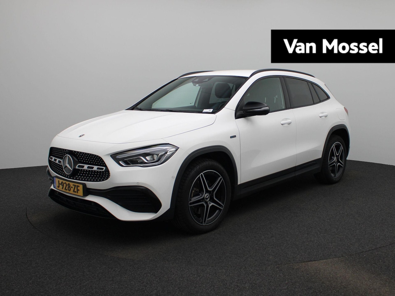 Mercedes-Benz GLA-Klasse - 250 e Business Solution AMG Limited | ACHTERUITRIJCAMERA | AMBIENTE VERLICHTING | NAVIGATI - AutoWereld.nl