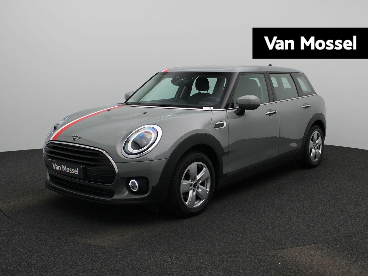 MINI Clubman - 1.5 Cooper Essential AUTOMAAT | Navigatie | Climate-Control | Stoelverwarming | Cruise-Con - AutoWereld.nl