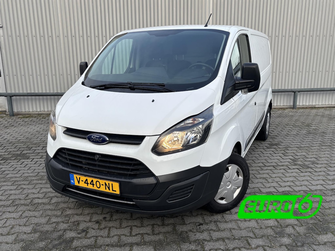 Ford Transit Custom - 270 2.0 TDCI L1H1 Eco Edition*AIRCO*HAAK*3-PERS* - AutoWereld.nl