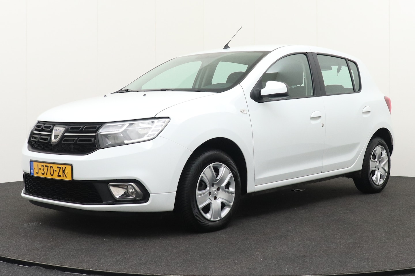 Dacia Sandero - 90PK Aut. Comfort Cruise Airco LED - AutoWereld.nl