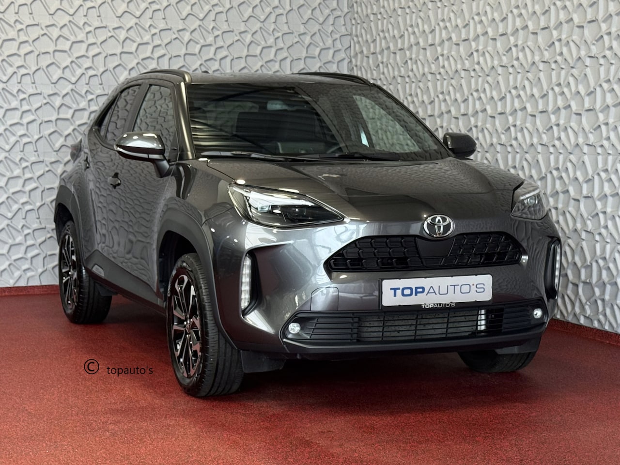 Toyota Yaris Cross - 1.5 HYBRID DYNAMIC CAMERA LED ZWARTE HEMEL STOEL/STUUR VERW. 17''LMV KEYLESS - AutoWereld.nl
