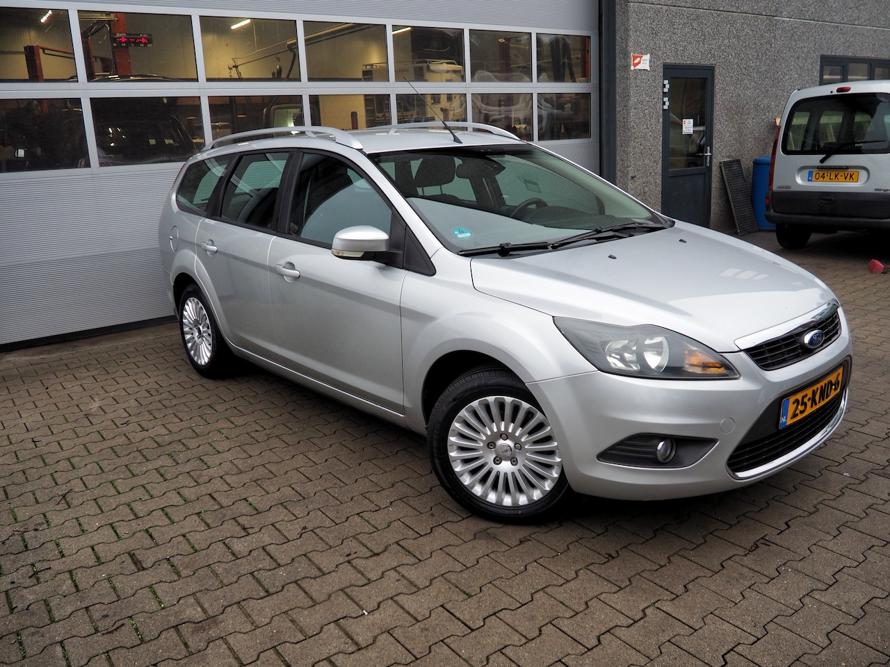 Ford Focus Wagon - 1.8 16V Limited CLIMA NAVI PARKEER S. TREKH.