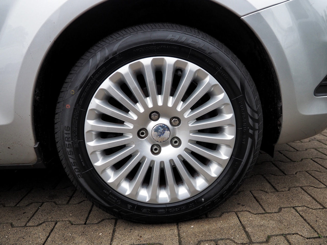 Ford Focus Wagon - 1.8 16V Limited CLIMA NAVI PARKEER S. TREKH.