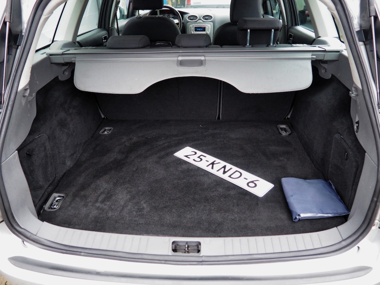 Ford Focus Wagon - 1.8 16V Limited CLIMA NAVI PARKEER S. TREKH.