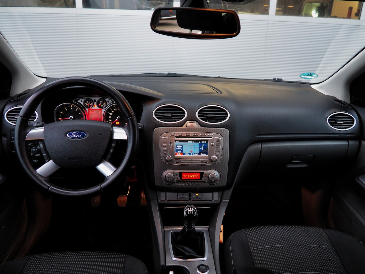 Ford Focus Wagon - 1.8 16V Limited CLIMA NAVI PARKEER S. TREKH.