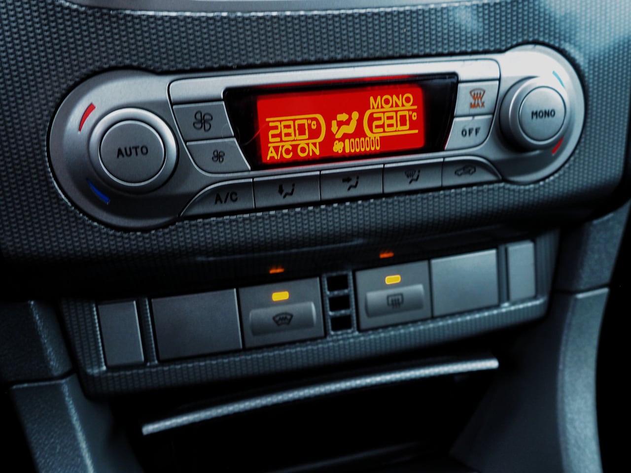 Ford Focus Wagon - 1.8 16V Limited CLIMA NAVI PARKEER S. TREKH.