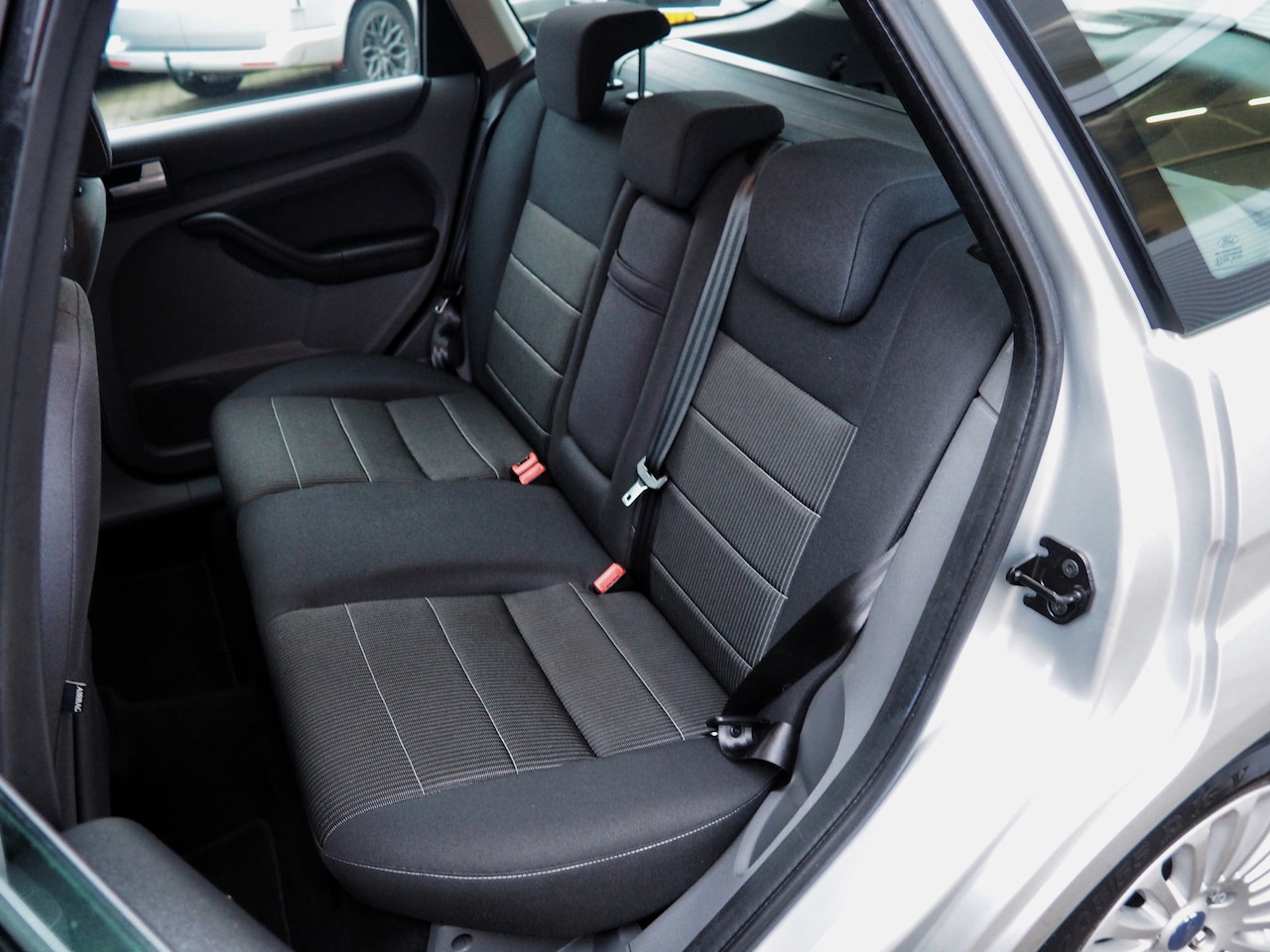 Ford Focus Wagon - 1.8 16V Limited CLIMA NAVI PARKEER S. TREKH.